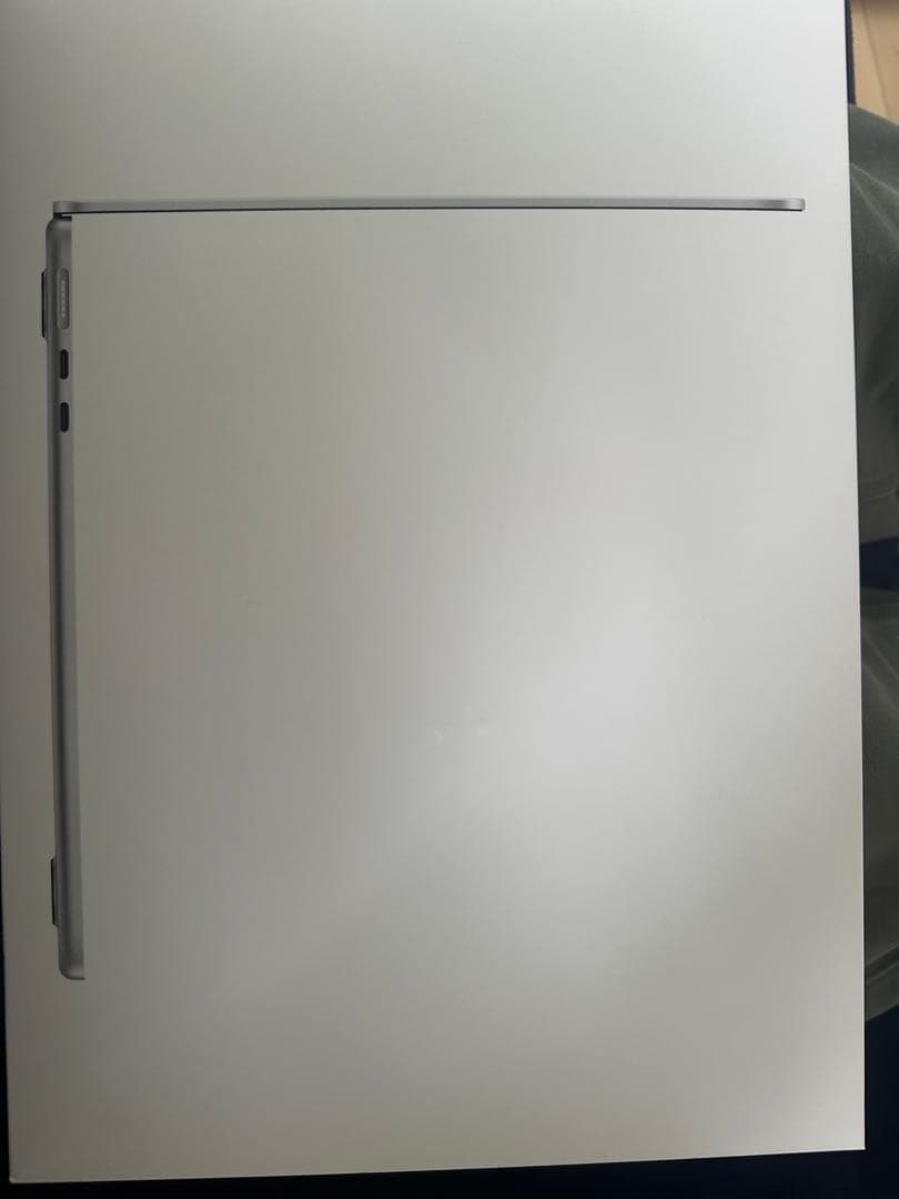 MacBook Air (M2) 13インチ16GB 265GB