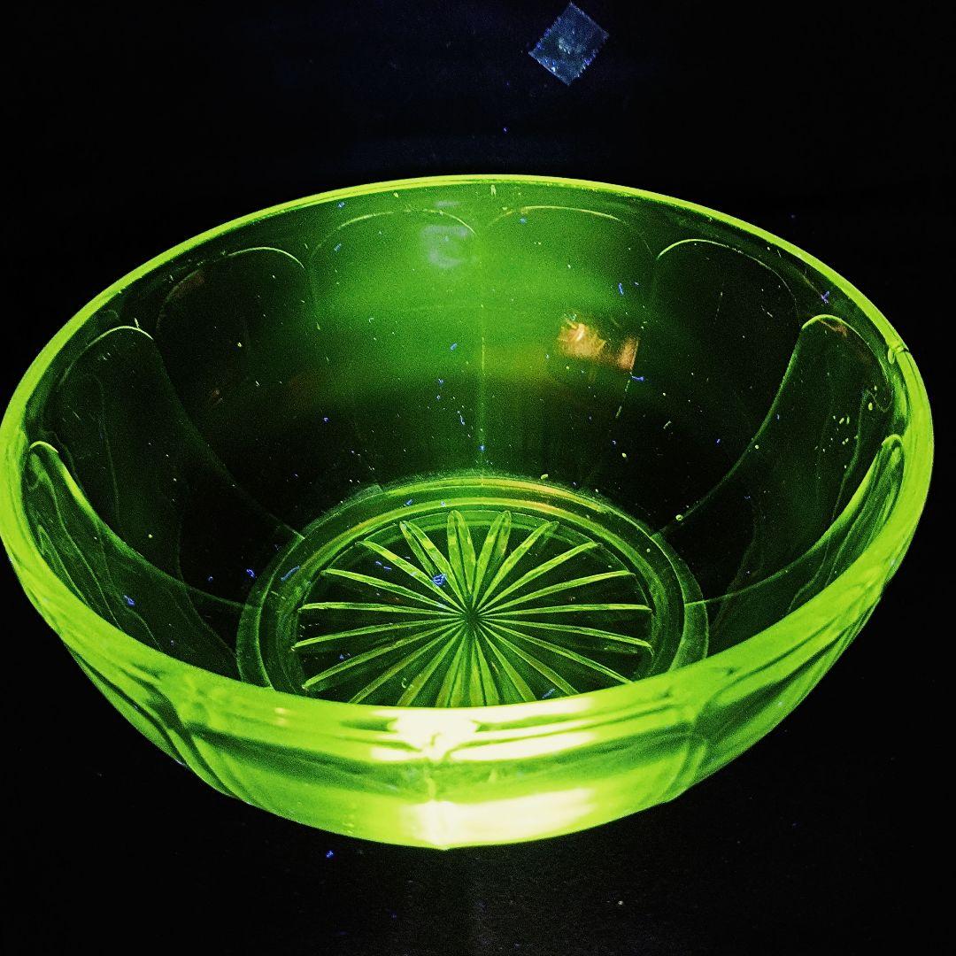 【希少】ウランガラス　蓋付き小物入れ　大正ロマン