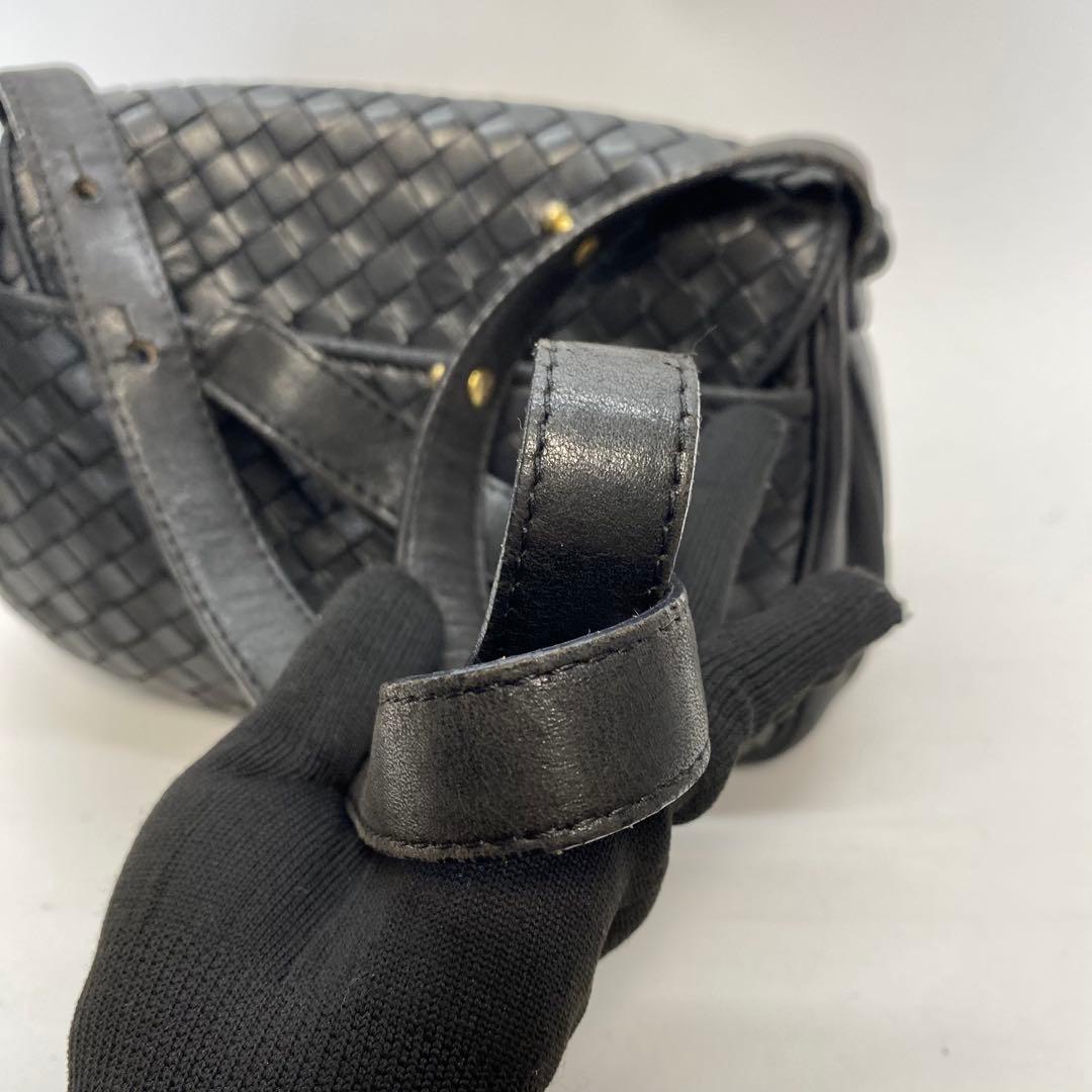 ボッテガヴェネタ ブラック イントレチャート ターンロック ショルダーバッグ