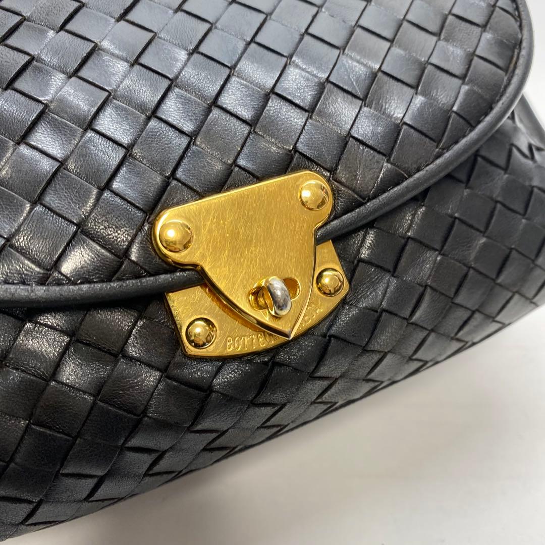 ボッテガヴェネタ ブラック イントレチャート ターンロック ショルダーバッグ