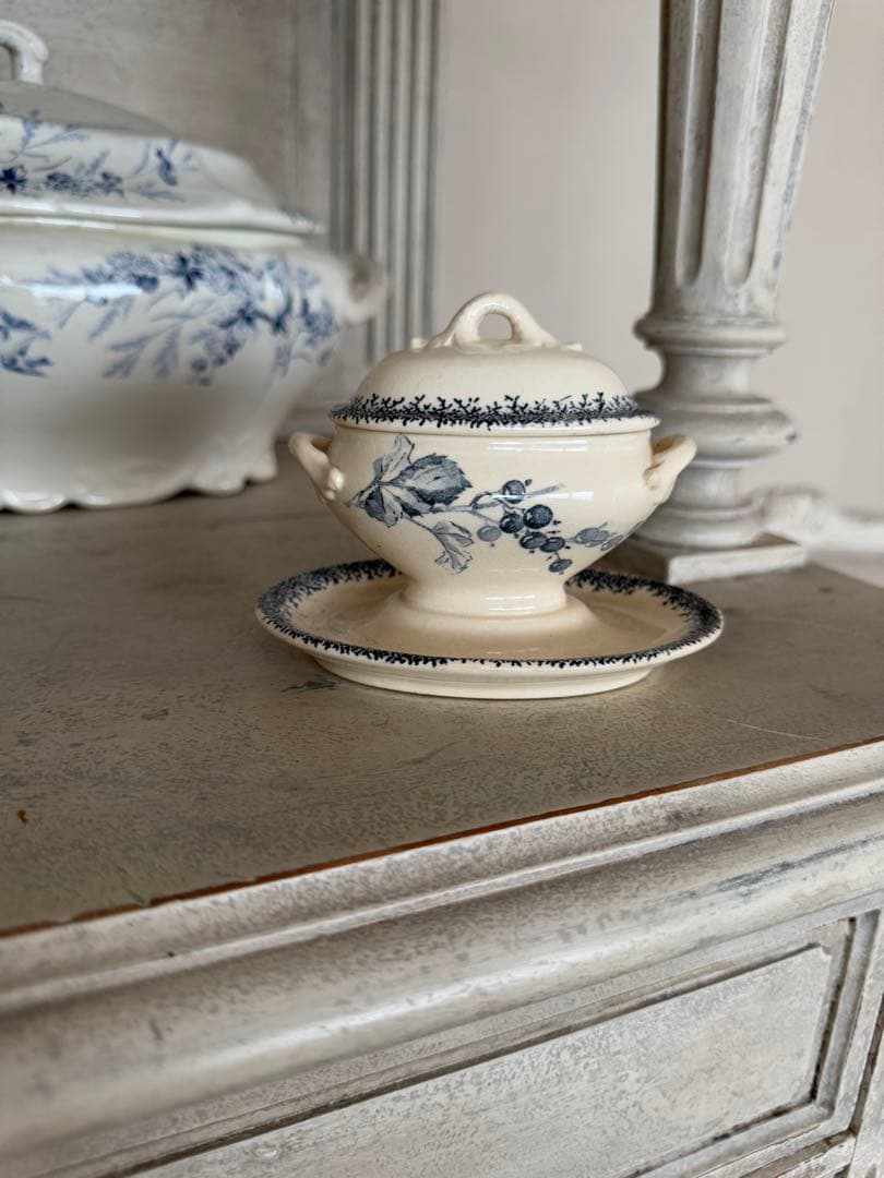 フランスアンティークエミールブルジョワベリー柄の小さなムタディエマスタード入れ