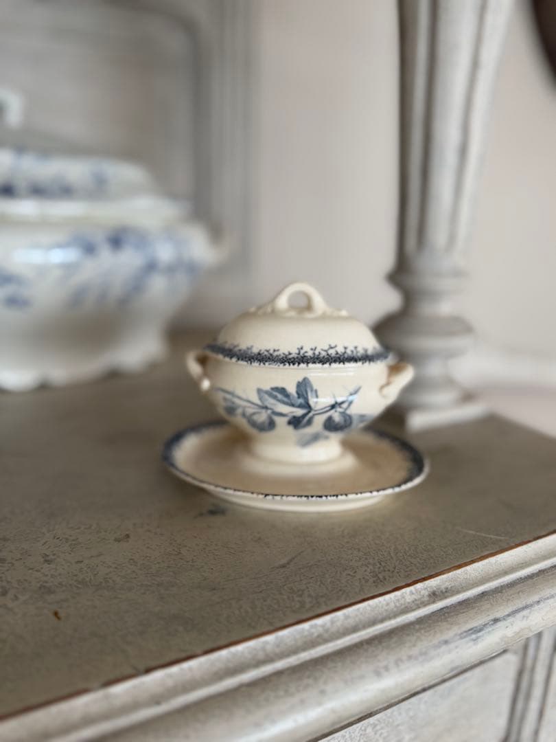 フランスアンティークエミールブルジョワベリー柄の小さなムタディエマスタード入れ