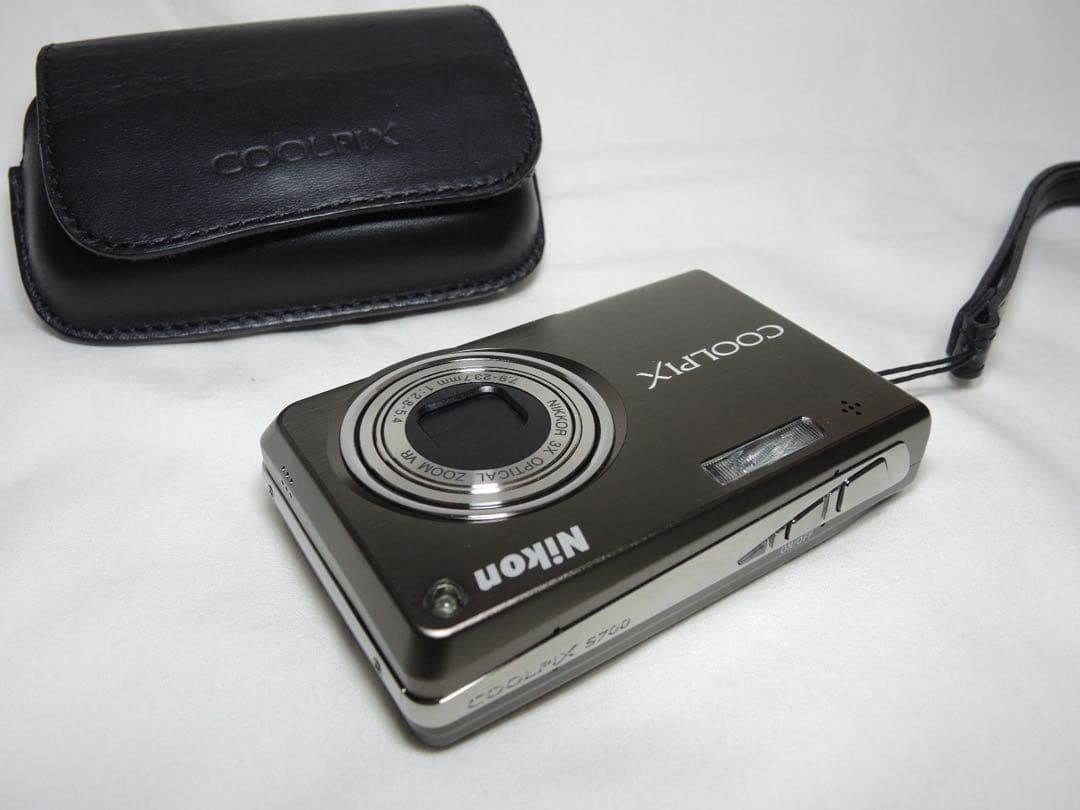 ニコンNikon COOLPIX S700 アーバンブラック専用ケース付き 美品