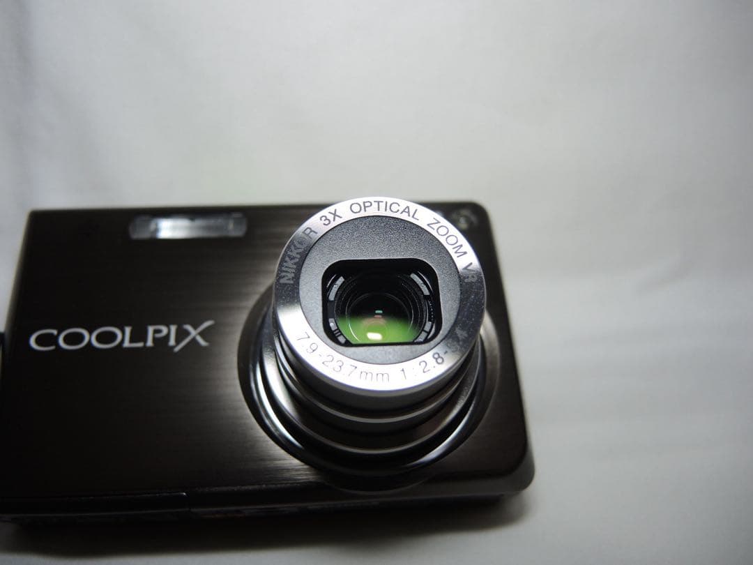 ニコンNikon COOLPIX S700 アーバンブラック専用ケース付き 美品