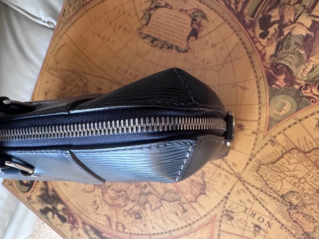 M51177 ルイヴィトン　エピ　ポルトドキュマンpdj レザー　新モデル