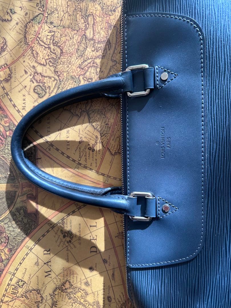 M51177 ルイヴィトン　エピ　ポルトドキュマンpdj レザー　新モデル