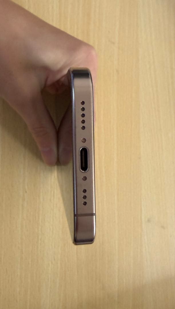 Apple iPhone 16pro デサートチタニウム　128GB