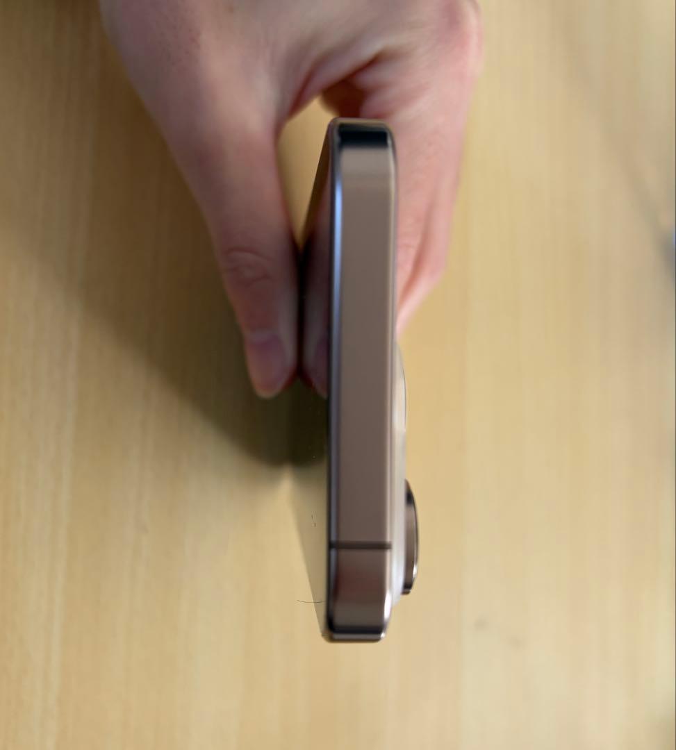 Apple iPhone 16pro デサートチタニウム　128GB