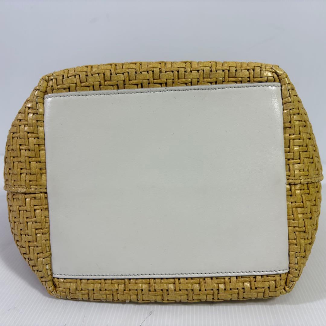 MIU MIU バッグ ロゴ カーフレザー カゴバッグ 白