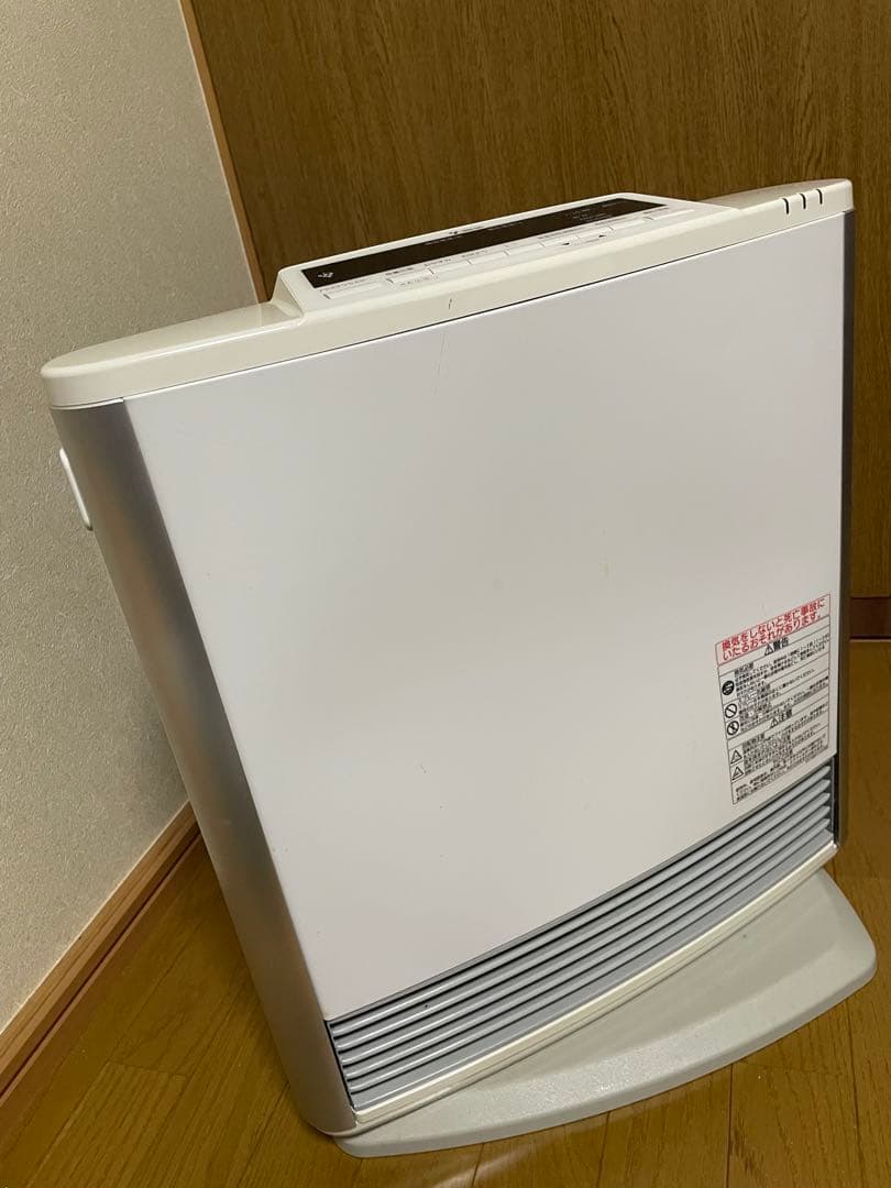 東邦ガス　都市ガスファンヒーター　RC-L4001NP-WH パネルに凹みあり