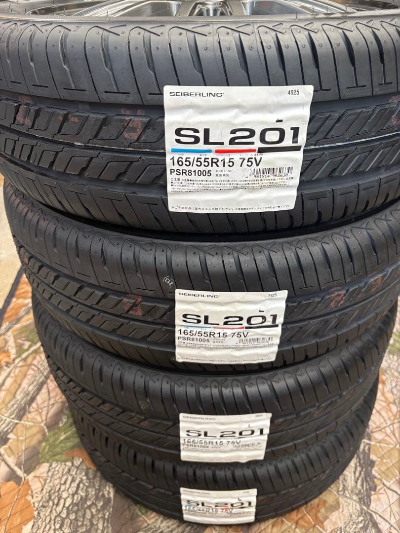 「専用」㊸165/55R15新品タイヤ4本と中古美品ホイールと新品ナット付き