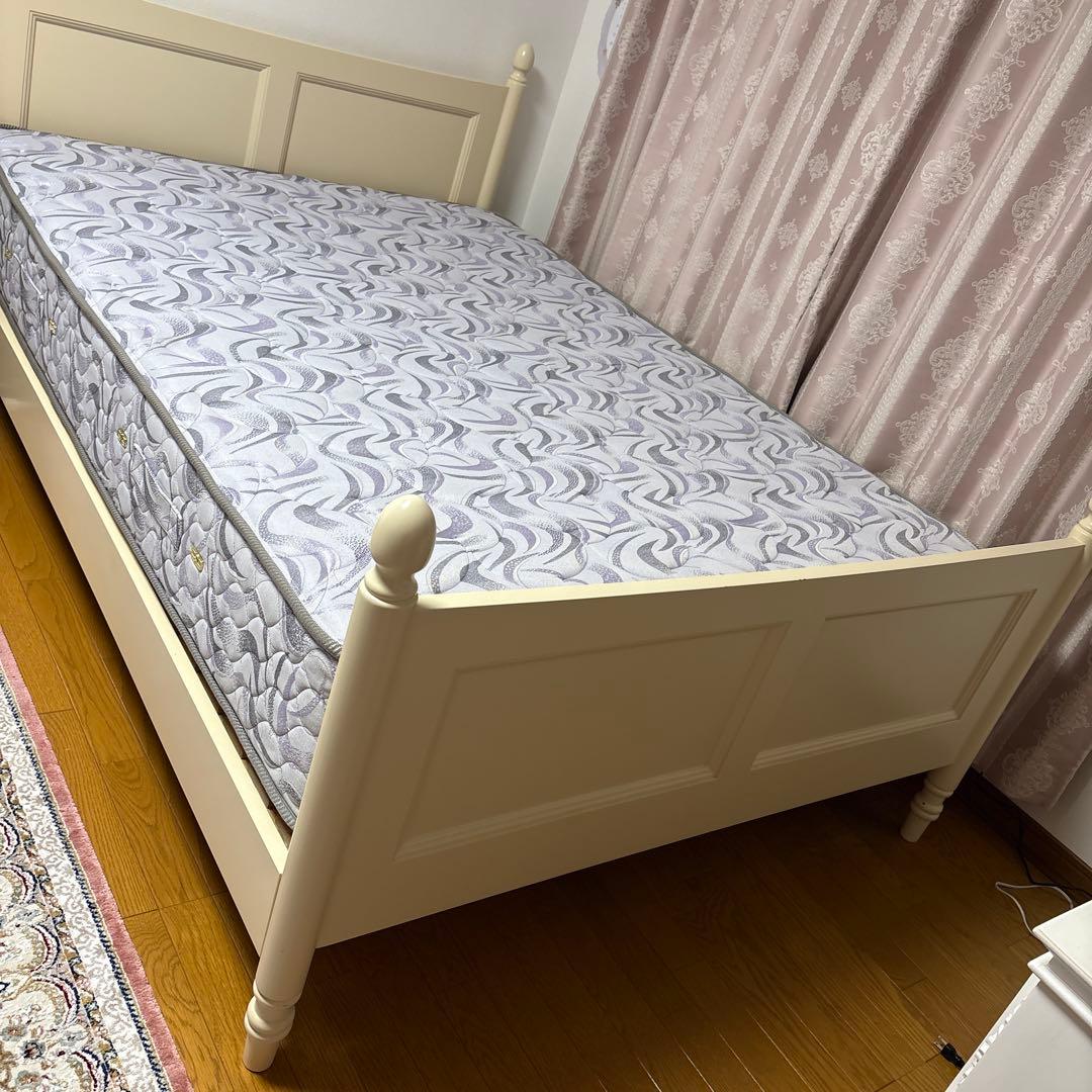 cupcake様既にご購入のダブルベッドフレーム とマットレスになります。