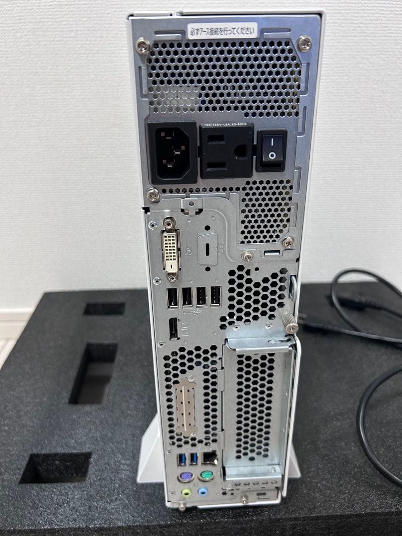 富士通ESPRIMO D558/TX i3-8100 12GB 256GB