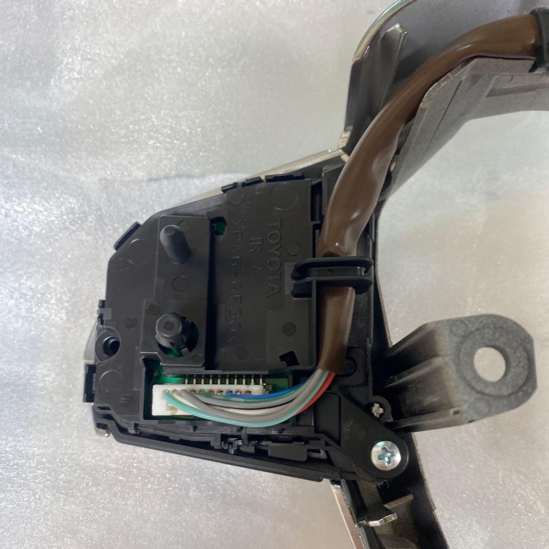 美品 グラージオ 220クラウン ステアリングスイッチ ASSY 金属調