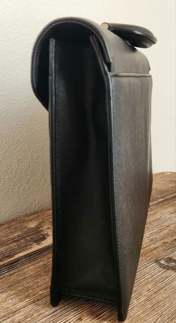 Burberry 高級ビジネスバッグ　ダレスバック　鍵付き　サフィアーノレザー