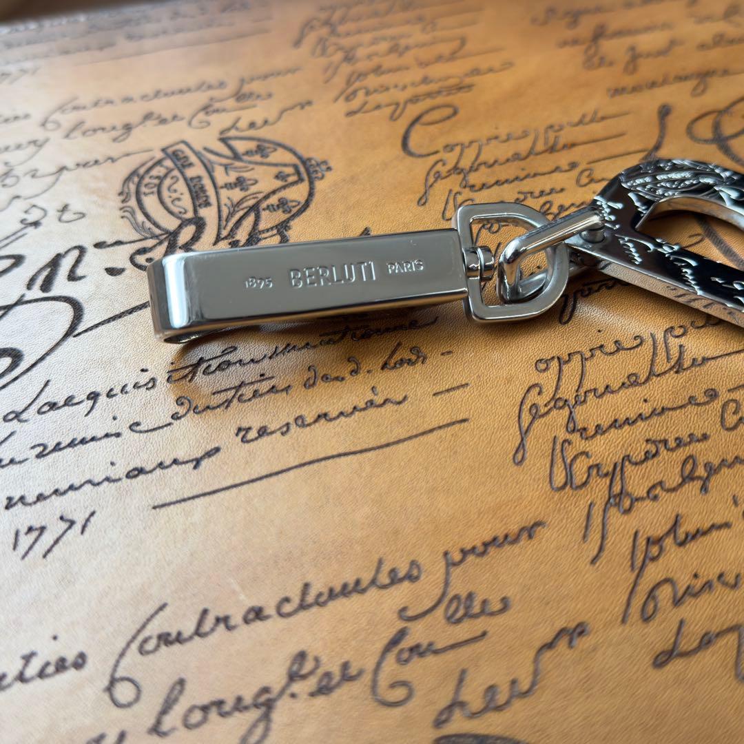 限定 定価11.3万円 ベルルッティ スクリット Bロゴ メタルキーホルダー