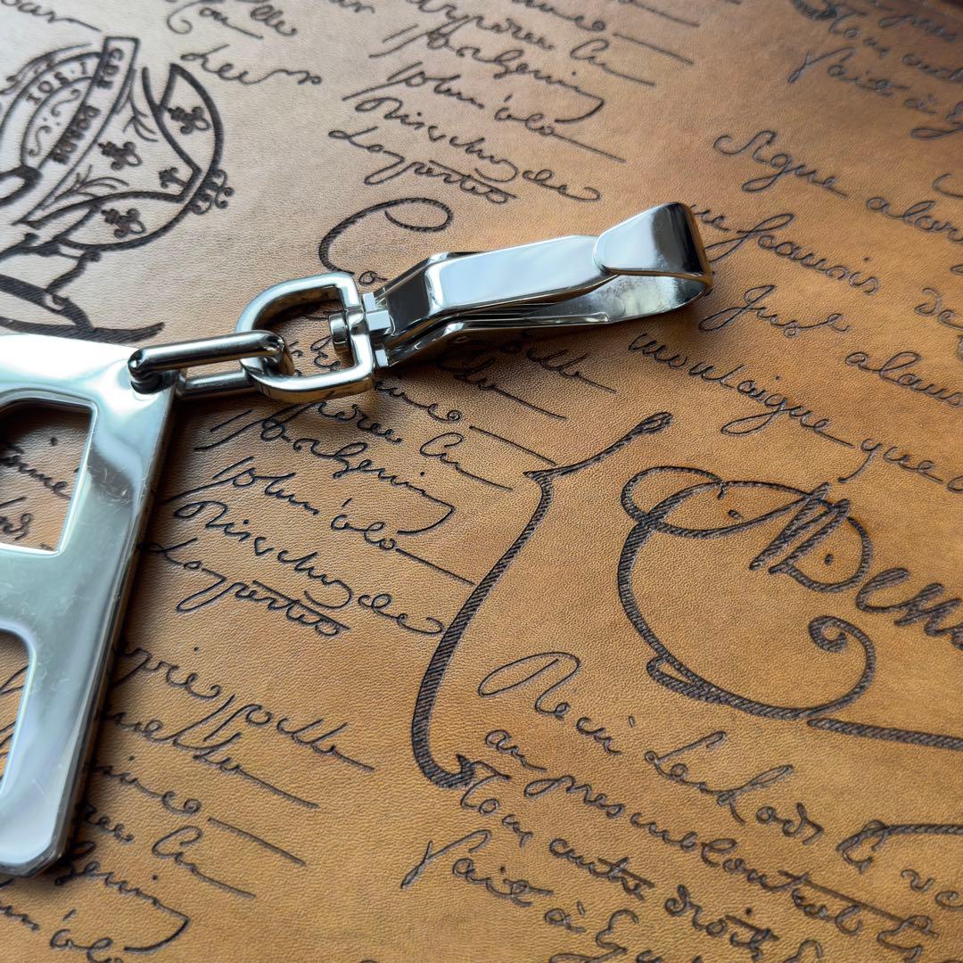 限定 定価11.3万円 ベルルッティ スクリット Bロゴ メタルキーホルダー