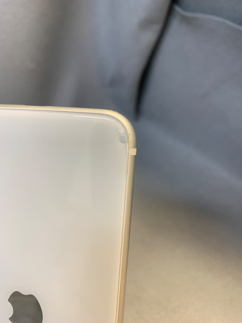 中古品　国内版　SIMフリー　iPhoneSE 第2世代　 64GB ホワイト色