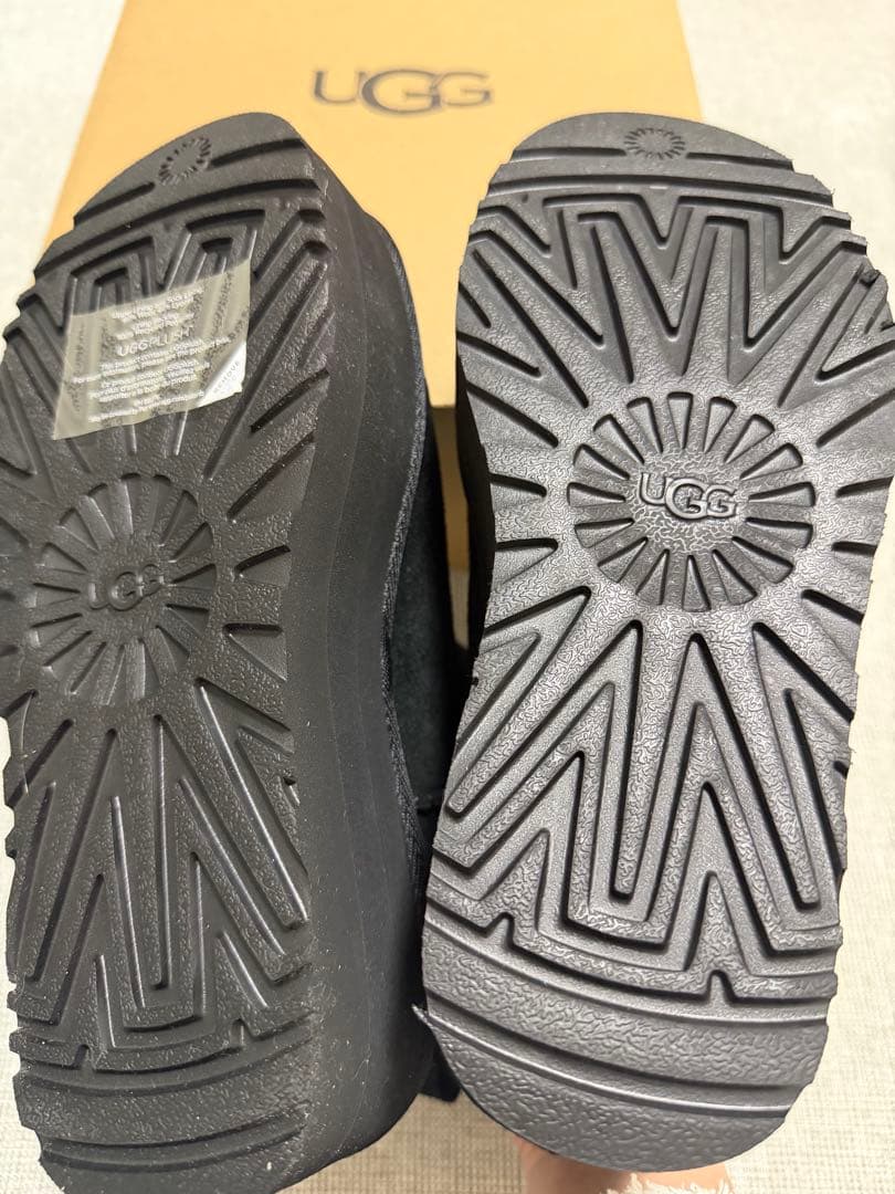 新品、未使用 UGG ULTRA MINI PLATFORM 23cm