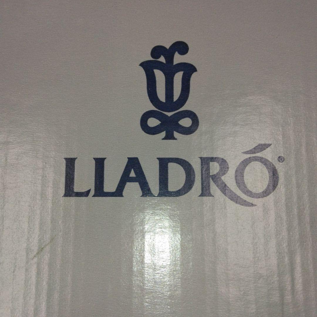 リヤドロ　紙飛行機と犬