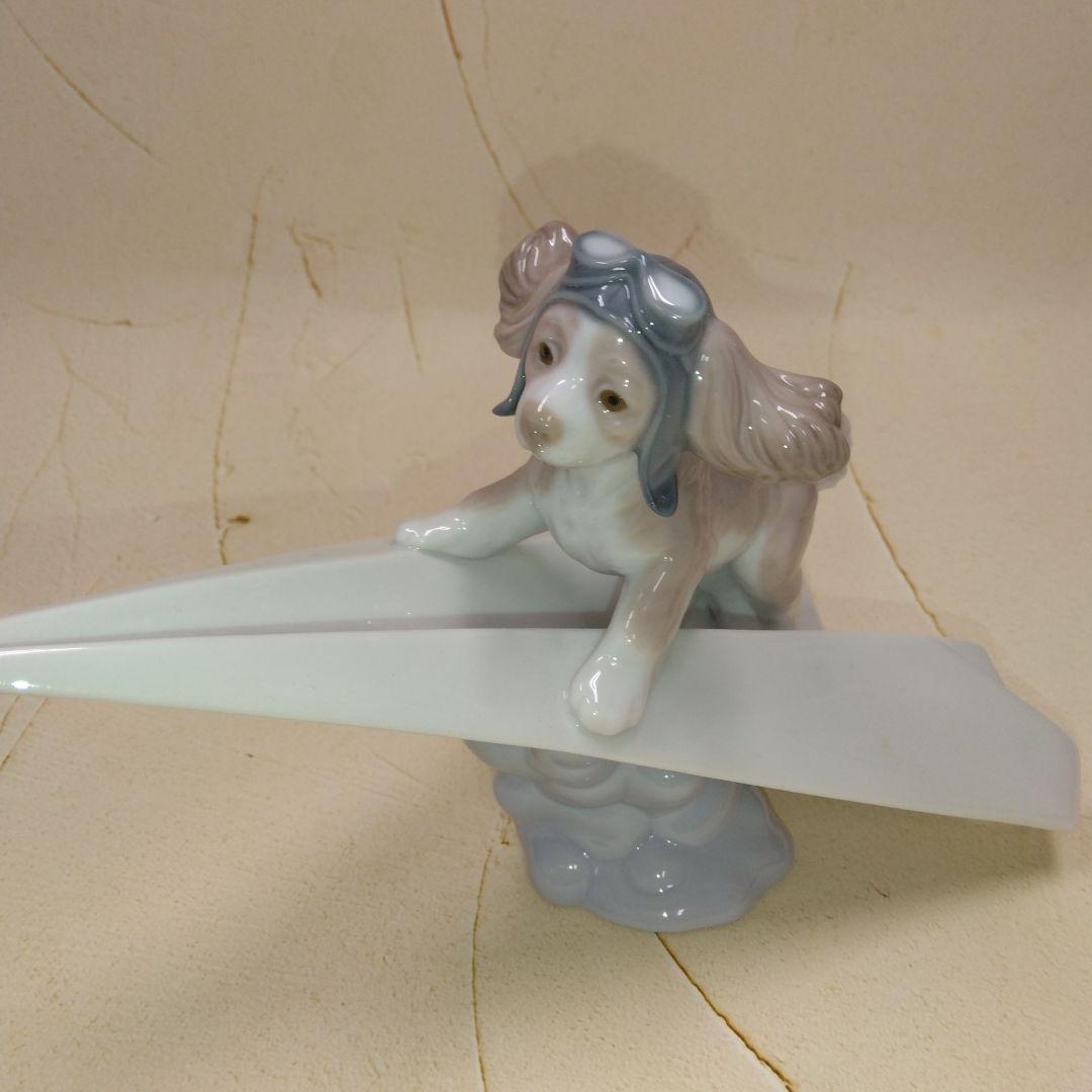 リヤドロ　紙飛行機と犬