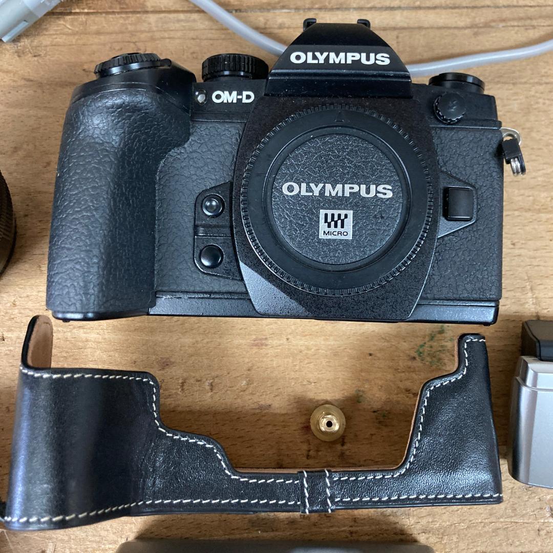 OLYMPUS OM-D E-M1 12-40mm F2.8 PRO 付属品多数