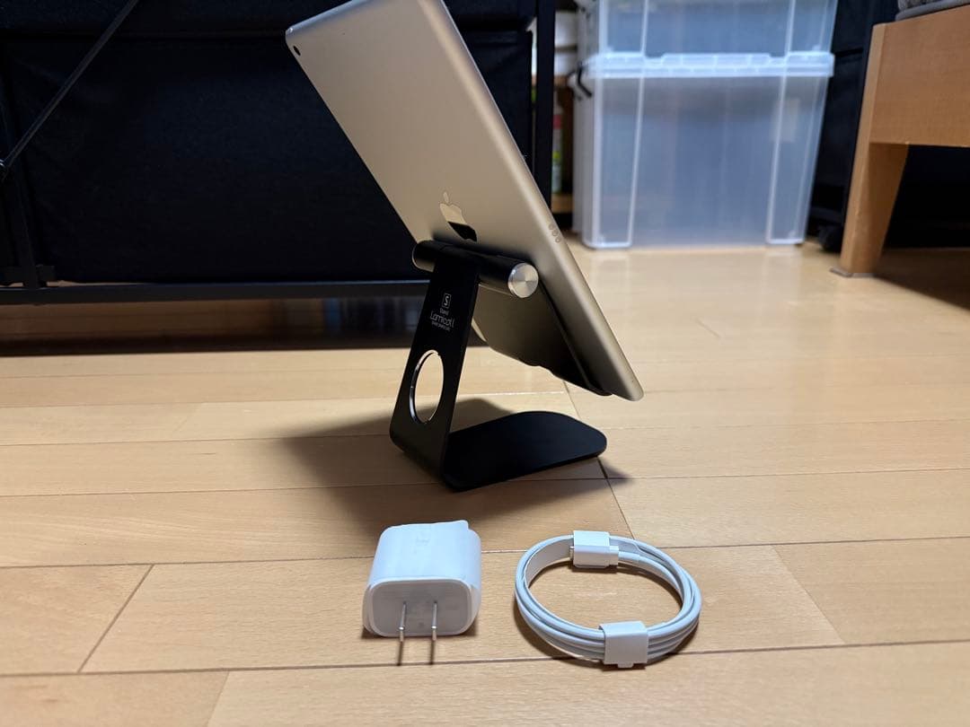 Ｓ*☆様 ⭐️美品 iPad 第9世代 64GB シルバー※修理歴あり＋スタンド