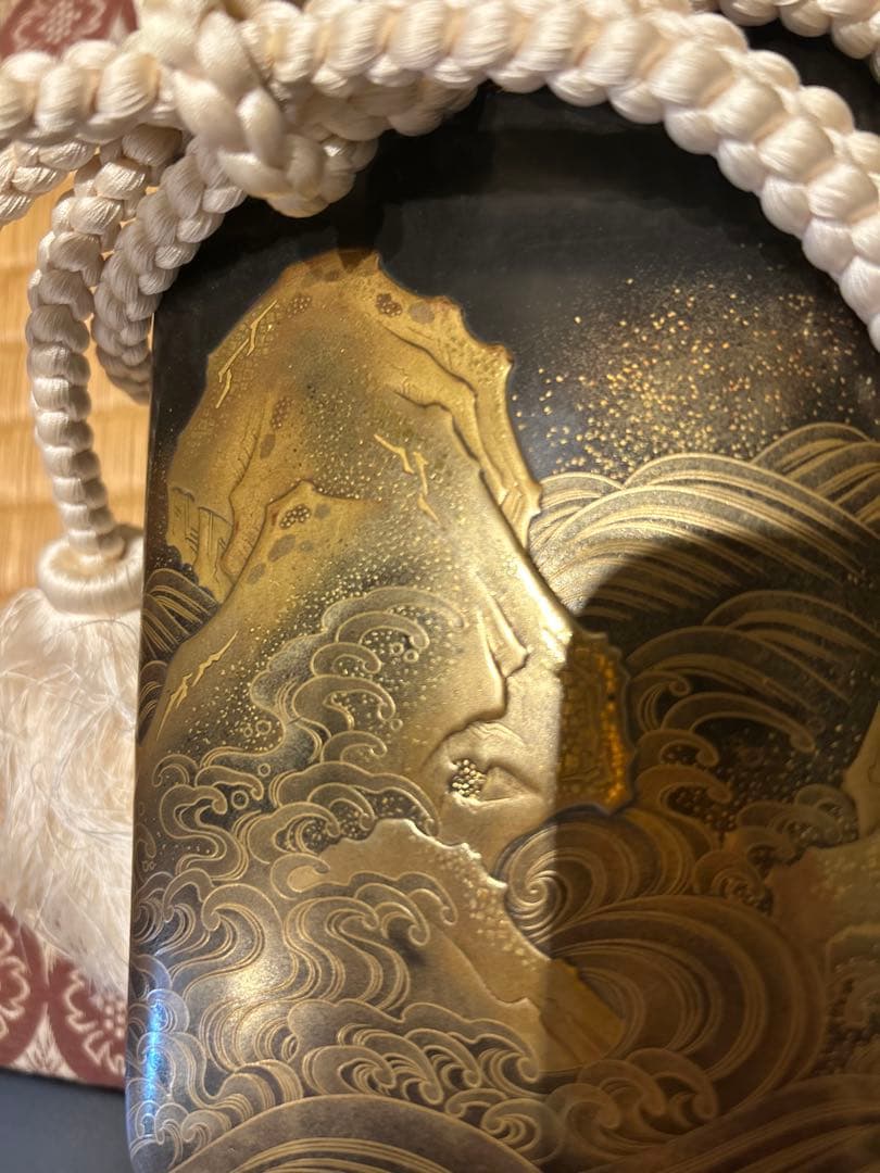 金蒔絵　美術品　金色の岩千鳥と波模様