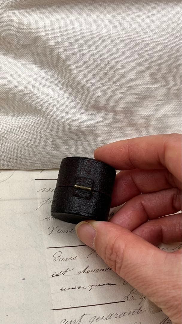 英国アンティークジュエリーボックス レザーラウンドボックス 1900年頃