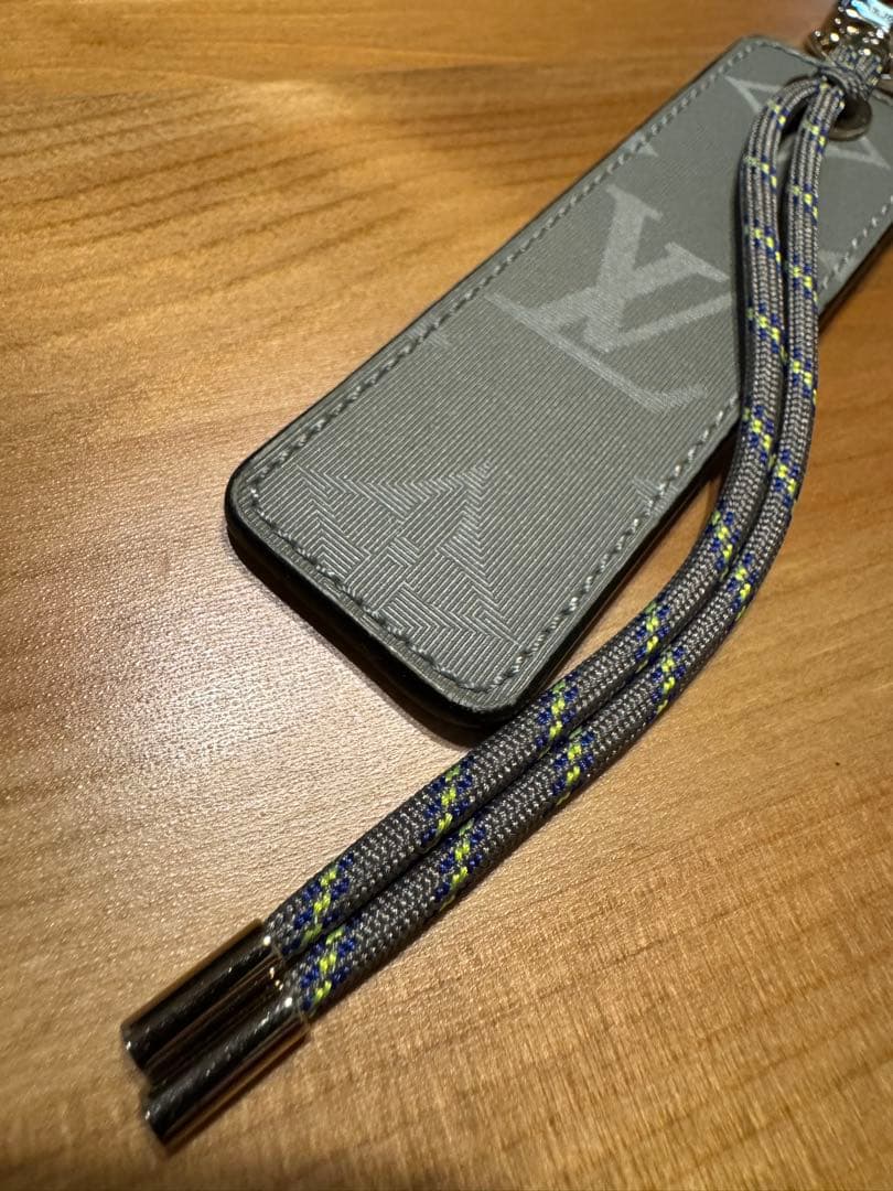 ルイ ヴィトン キーホルダー MP2126 モノグラムチタニウム