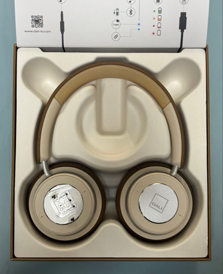 DALI ブルートゥースヘッドホン IO4 CARAMEL WHITE
