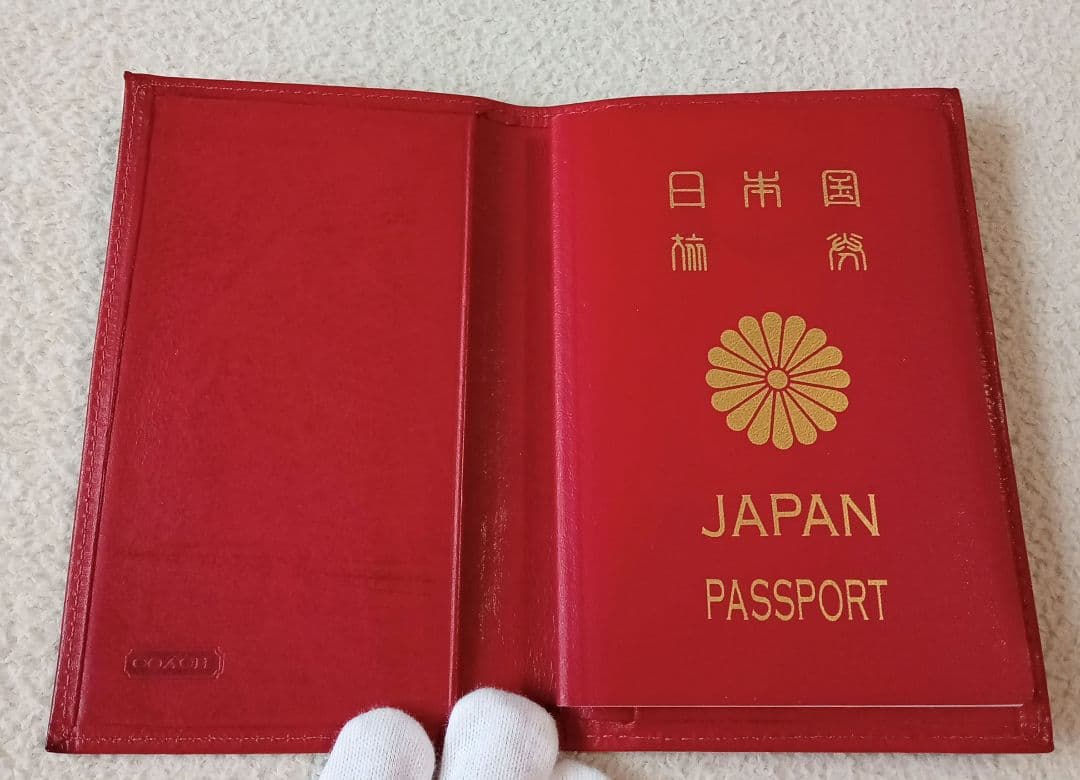 【オールドコーチ】COACH レザー パスポートケース 赤