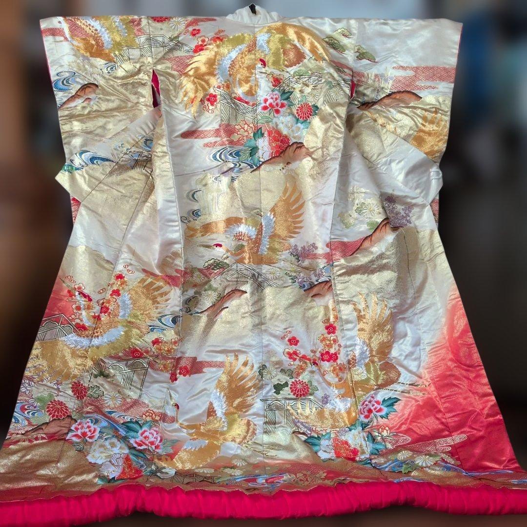 打ち掛け　裾引き　振袖　金色　舞台衣装　フキ
