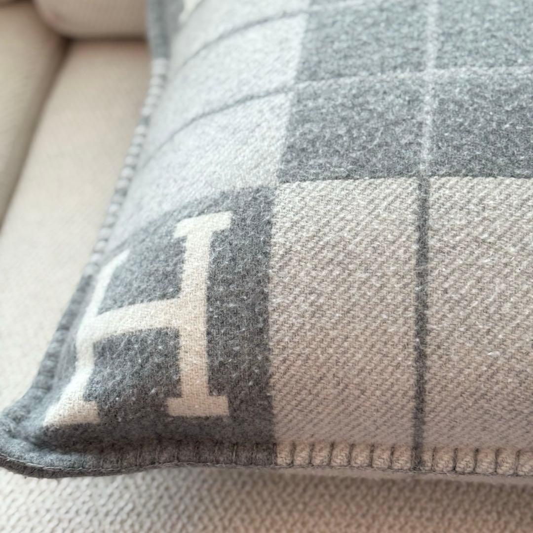 【箱付き】エルメス HERMES クッション アヴァロンIII PM グレー