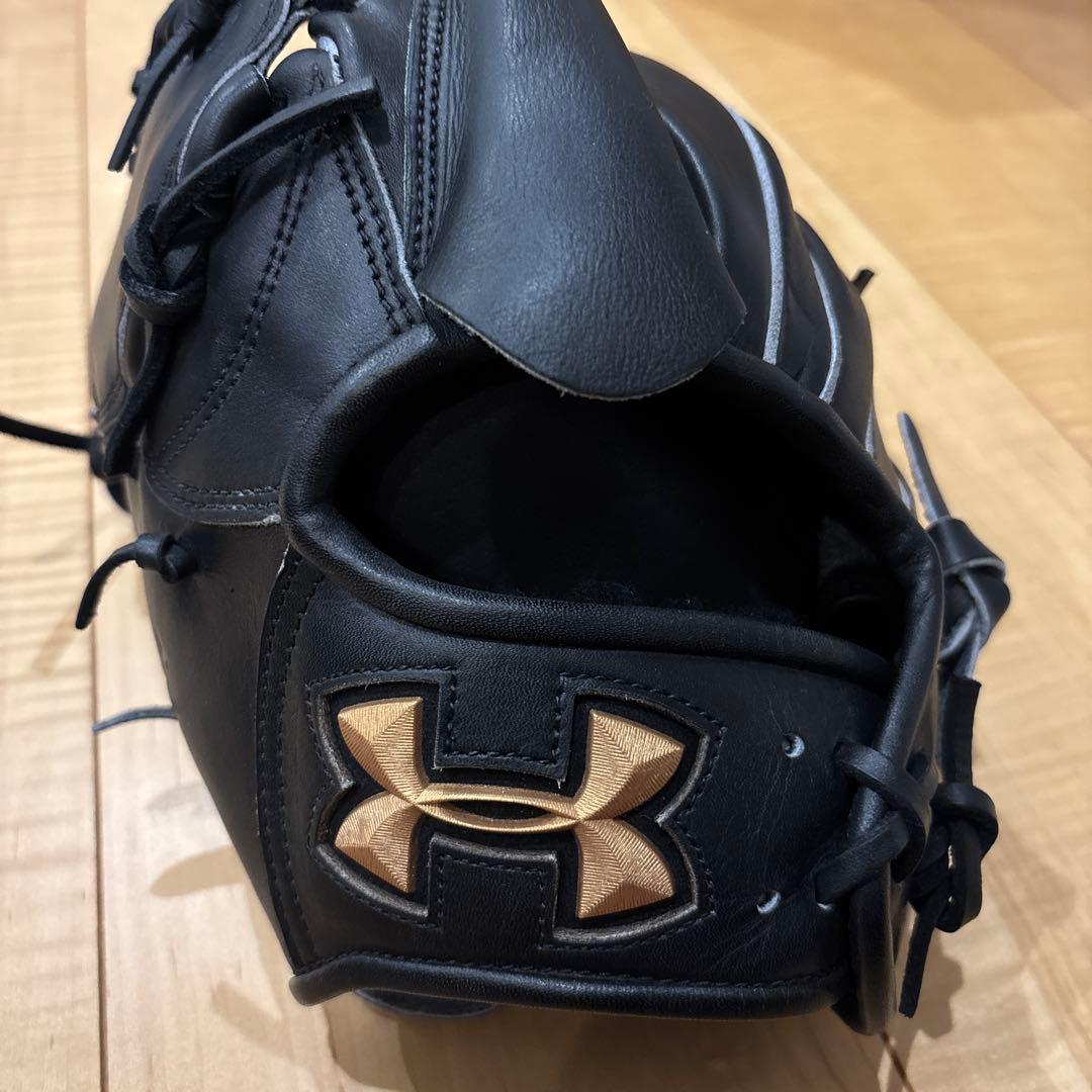 アンダーアーマー 硬式グローブ（左投手用 金子千尋モデル）