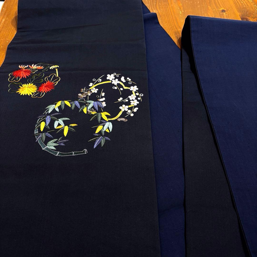 名古屋帯　九寸名古屋帯　濃紺に花丸　刺繍　開き名古屋　長さ366 o1588