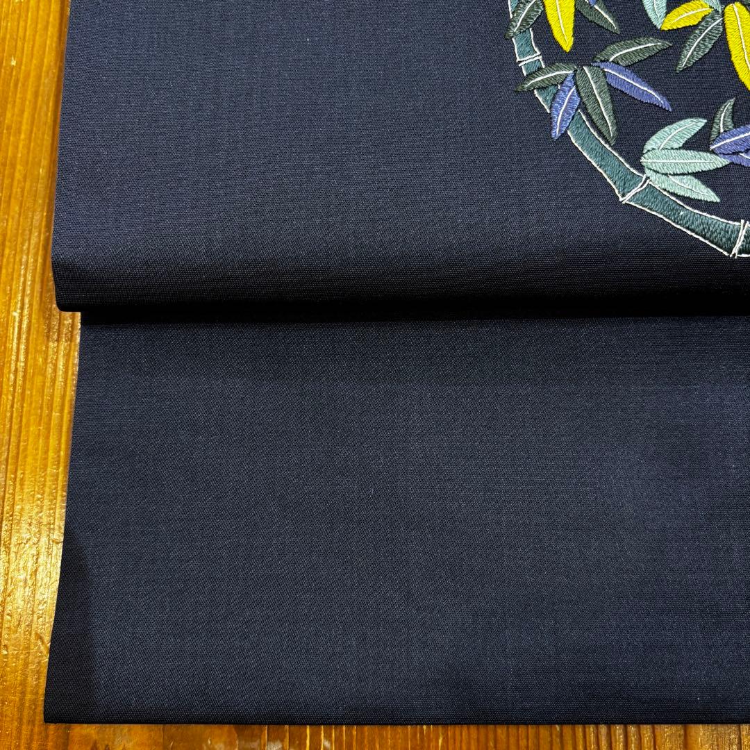 名古屋帯　九寸名古屋帯　濃紺に花丸　刺繍　開き名古屋　長さ366 o1588