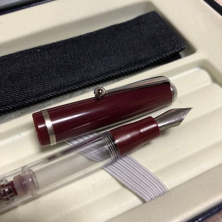 未使用 スティピュラ 万年筆 スプラッシュ ボルドー ペンケース付