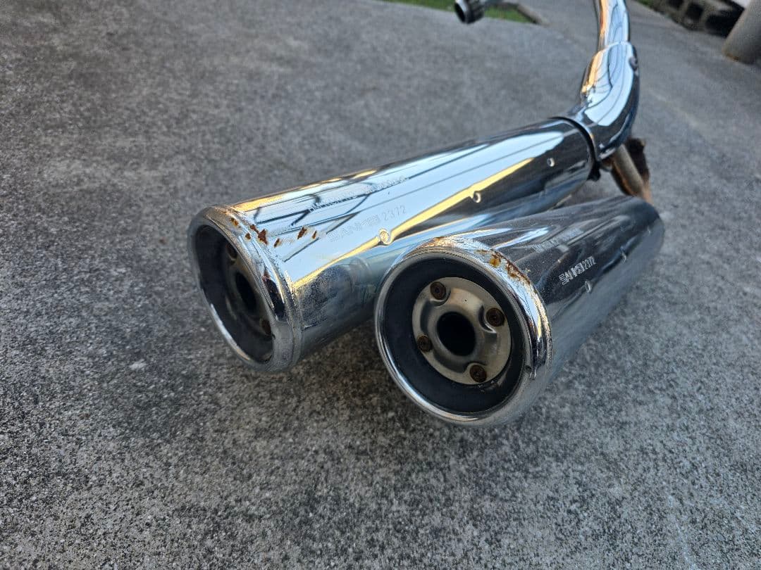 マグナ250 純正マフラー 画像4-5枚目の車輌より取り外しました！