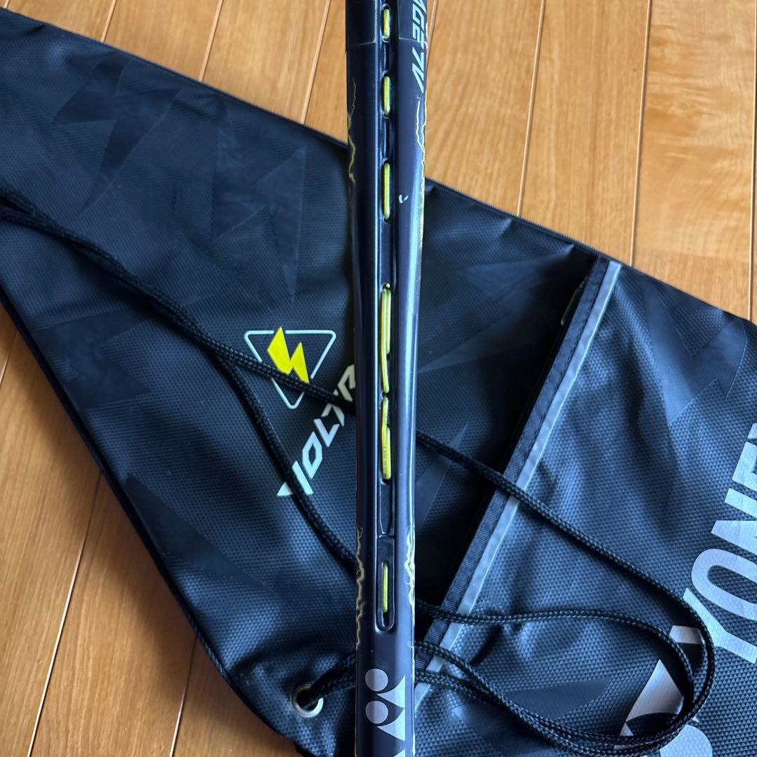 ヨネックス　ボルトレイジ7v ケース付き　前衛用