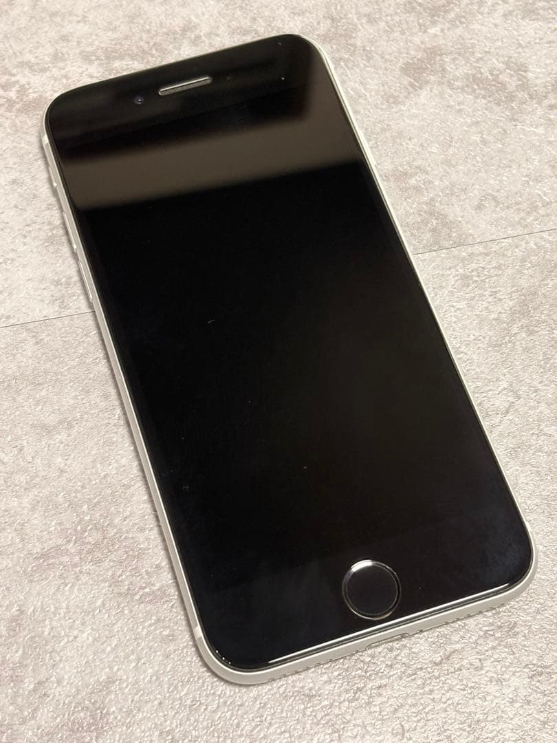 iPhone SE (第二世代) バッテリー100% 画面交換済