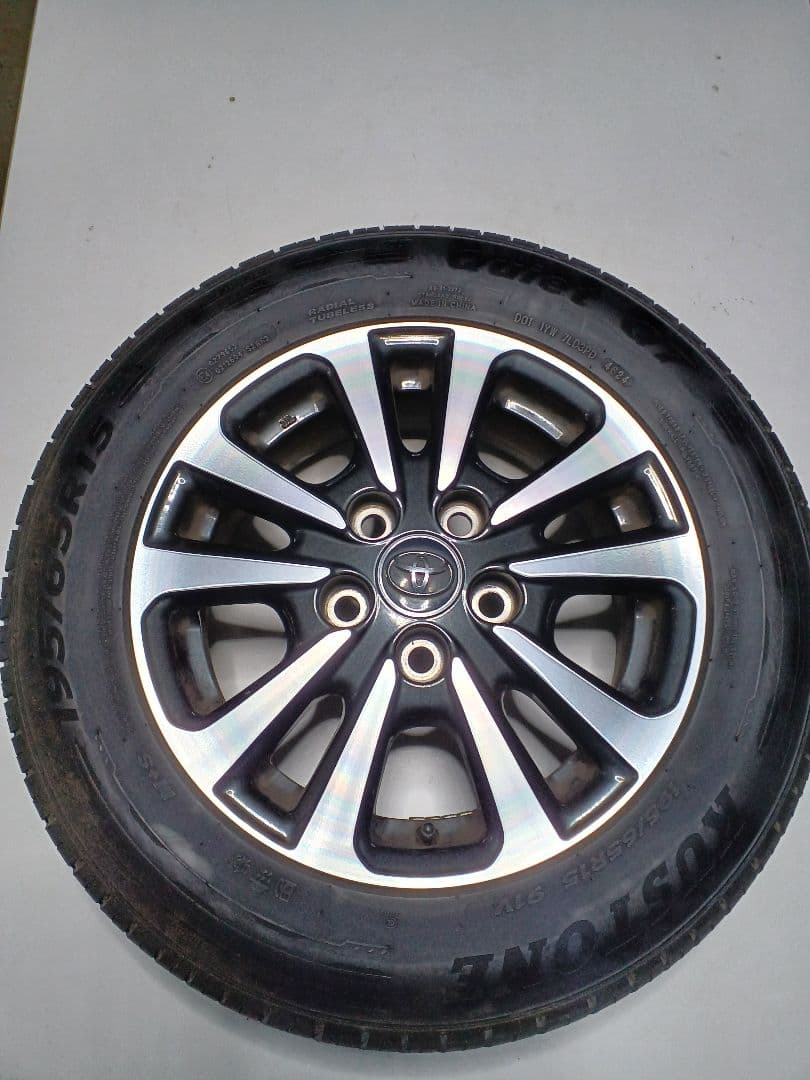 エスクァイア純正ホイールタイヤ 4本セット　　ヴォクシー　ノア