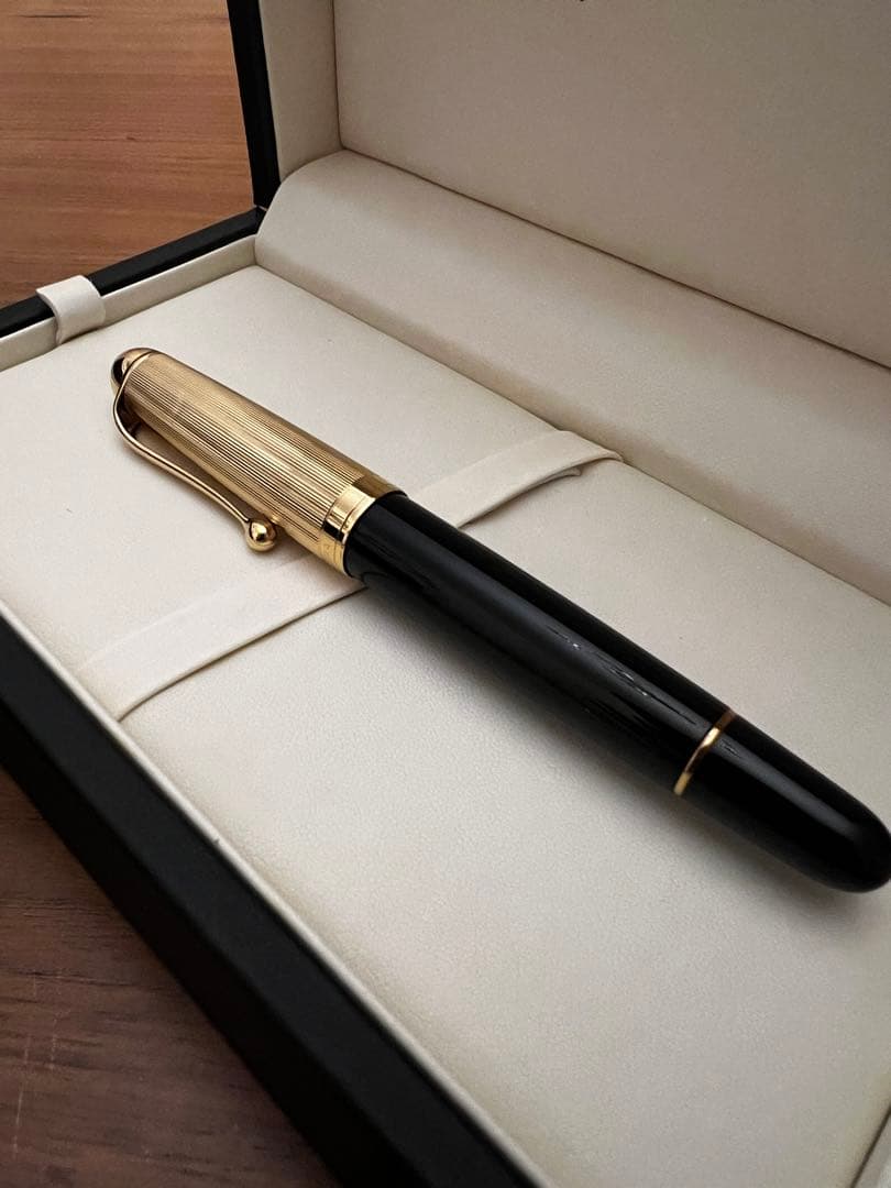 アウロラ 万年筆 88 ゴールドキャップ/ブラック 801 EF