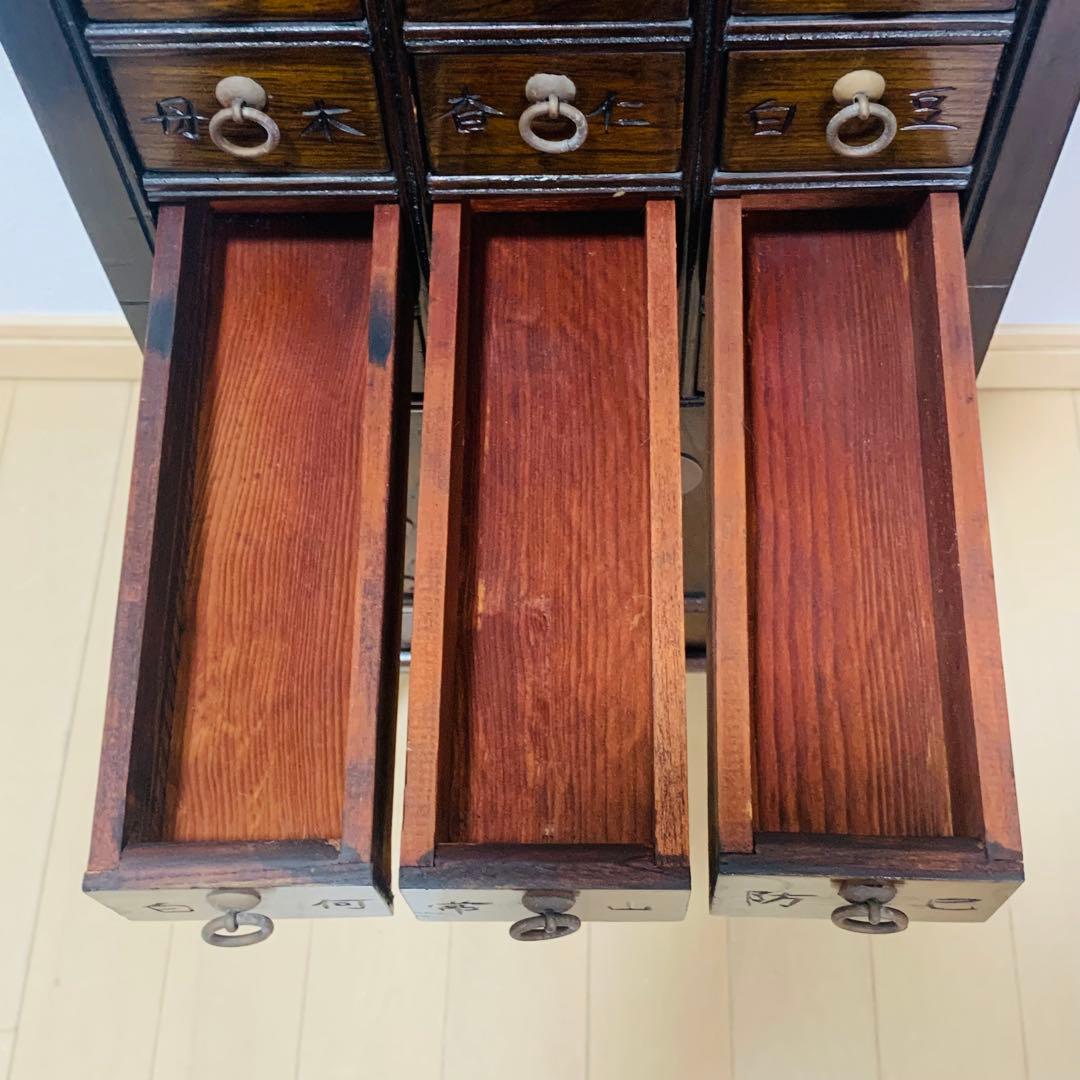 李朝　薬箪笥　時代箪笥　引き出し18杯 扉1箇所