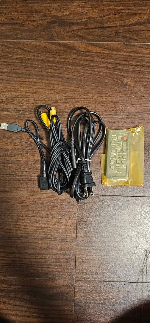 希少！SONY ソニー DCR-PC350　ハンディカム(レア３脚付き)