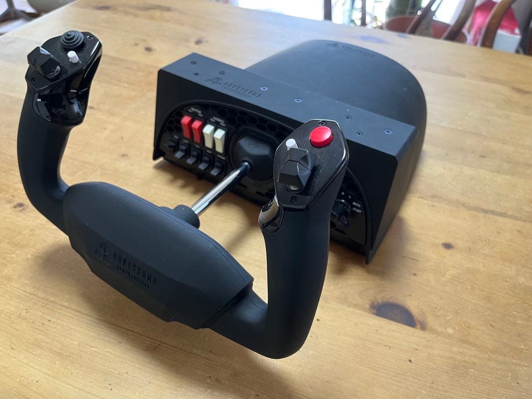 HONEYCOMB Alpha Flightヨーク & スイッチパネル