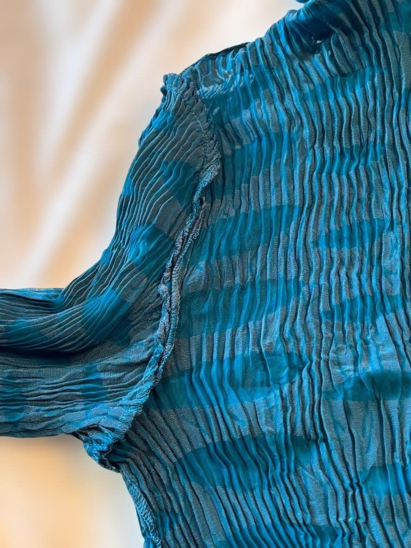 ISSEYMIYAKE FETE pleated top ブルードット模様