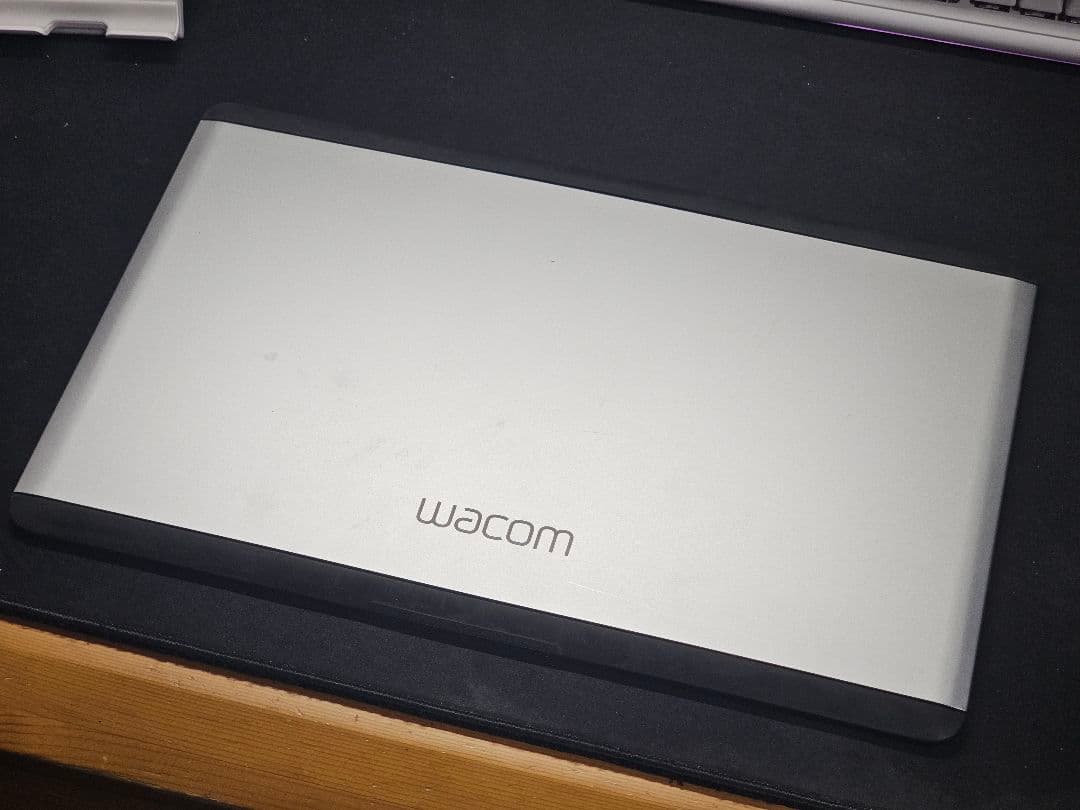 Wacom Cintiq 13HD DTK-1301 ワコム　液タブ