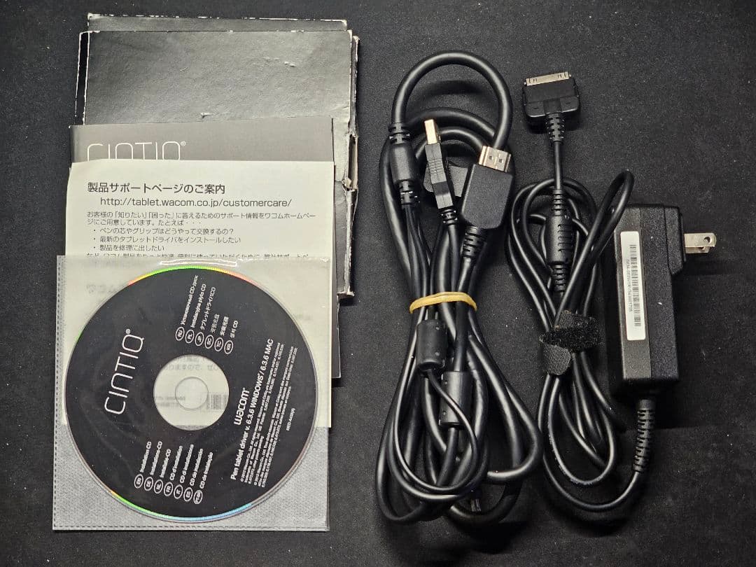 Wacom Cintiq 13HD DTK-1301 ワコム　液タブ