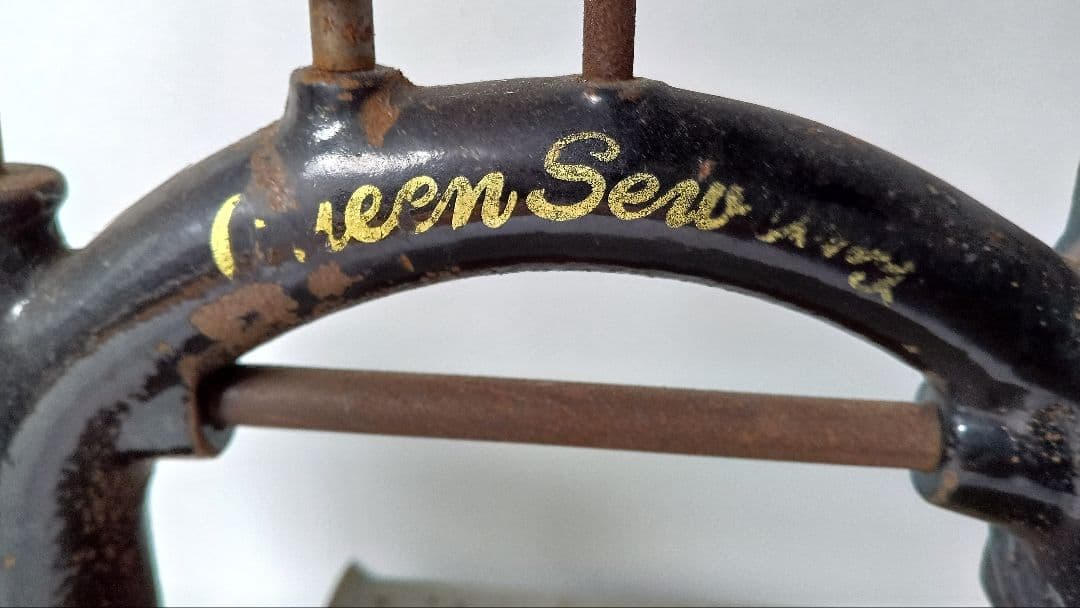 お値下げ　Queen 手回しアンティーク　ミシン